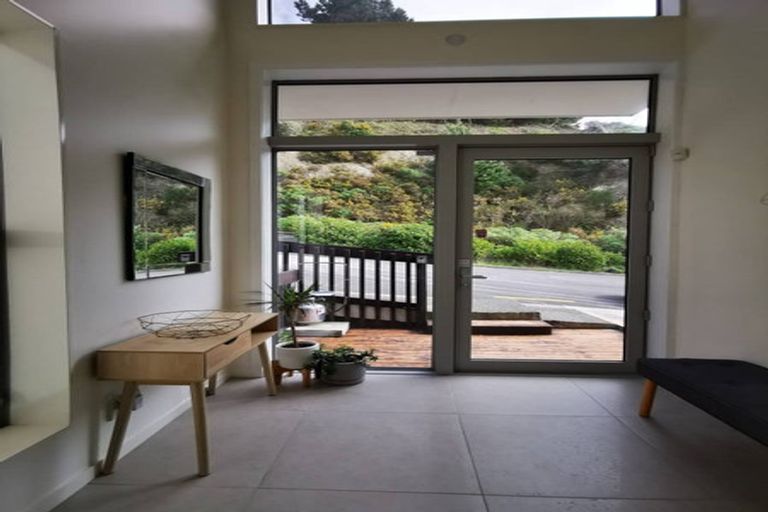 Photo of property in 73 Tiketike Way, Brooklyn, Wellington, 6021