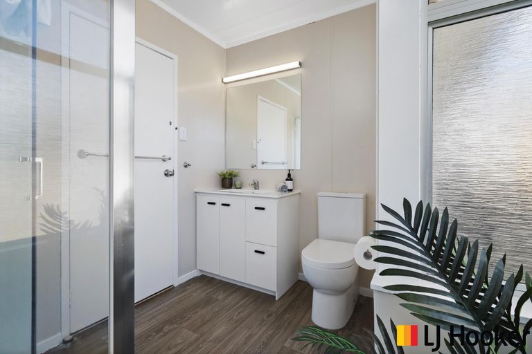 Photo of property in 11 Burndale Terrace, Manurewa, Auckland, 2102