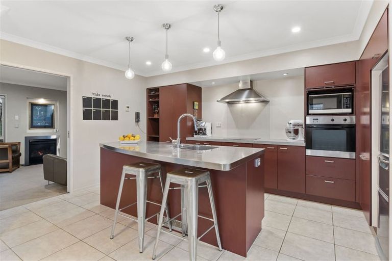 Photo of property in 16 Kittiwake Drive, Schnapper Rock, Auckland, 0632