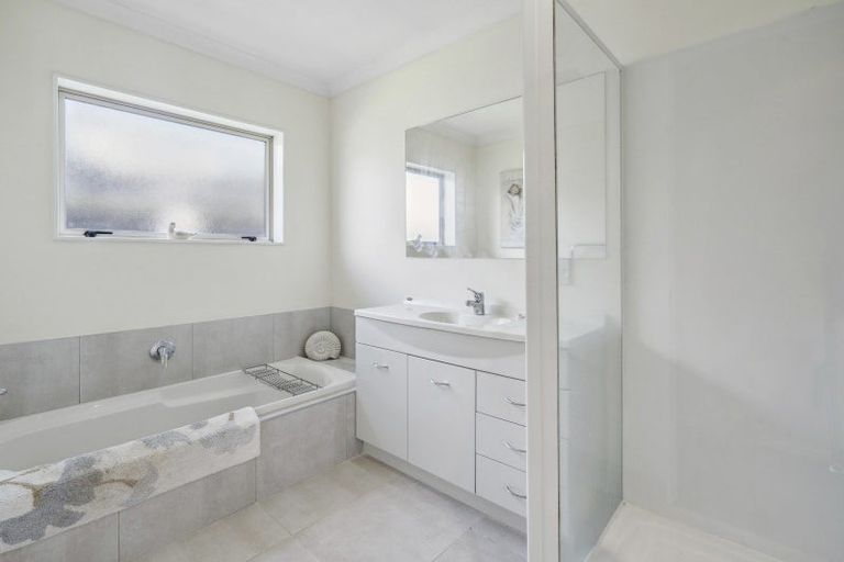 Photo of property in 12 Ruru Place, Levin, 5510