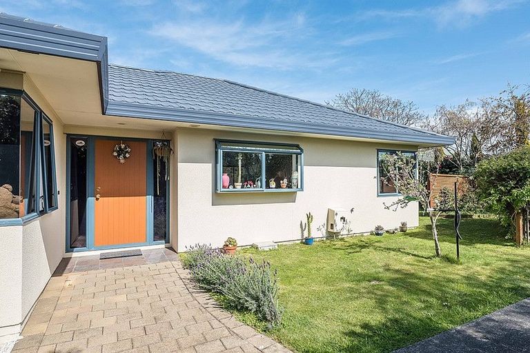 Photo of property in 8 Leigh Place, Paraparaumu Beach, Paraparaumu, 5032