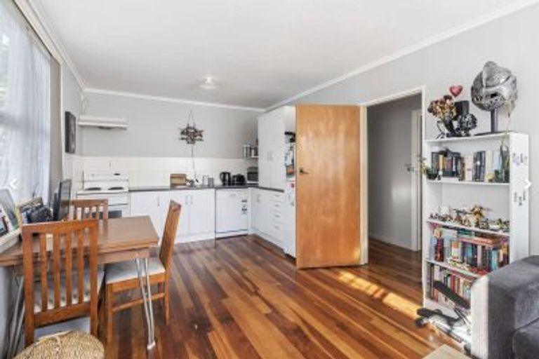 Photo of property in 106a Woodglen Road, Glen Eden, Auckland, 0602