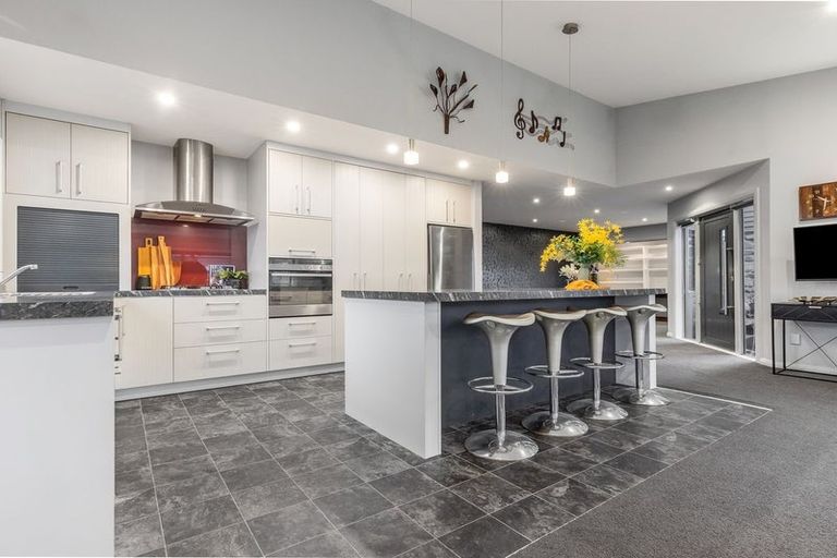 Photo of property in 6a Queenwood Road, Levin, 5510