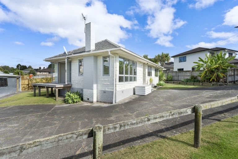 Photo of property in 103a Roberts Road, Te Atatu South, Auckland, 0610