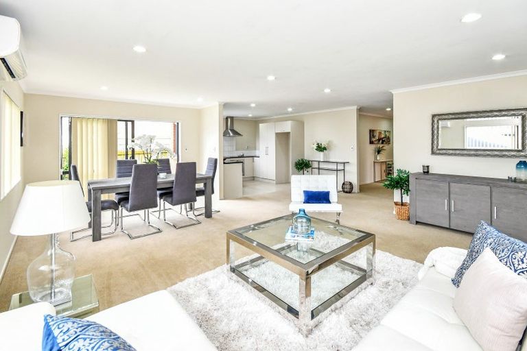 Photo of property in 17 Kokako Rise, Papakura, 2110