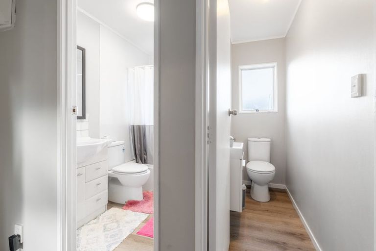 Photo of property in 2/17b Lavelle Road, Henderson, Auckland, 0612