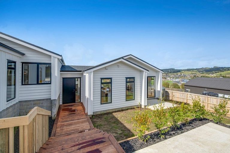 Photo of property in 4d Forlong Rise, Helensville, 0800