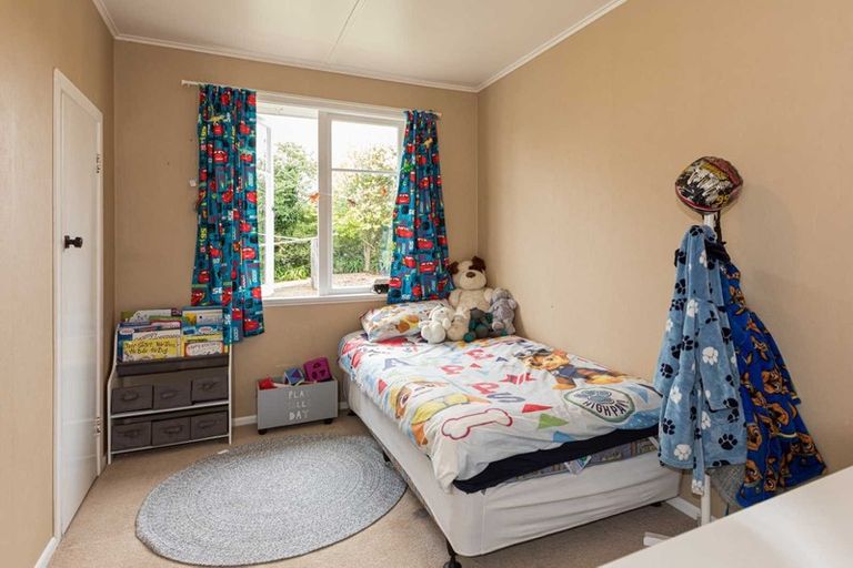 Photo of property in 1 Mcgreevy Street, Waipawa, 4210