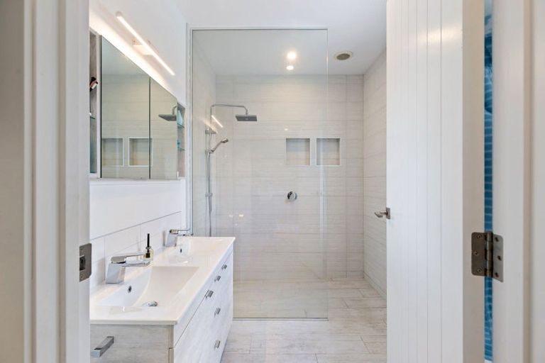 Photo of property in 51 Coutts Way, Fitzherbert, Palmerston North, 4410