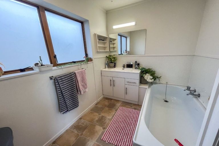 Photo of property in 12 Prince Regent Drive, Half Moon Bay, Auckland, 2012
