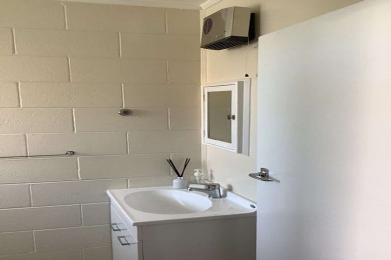 Photo of property in 2/86 Picton Avenue, Riccarton, Christchurch, 8011