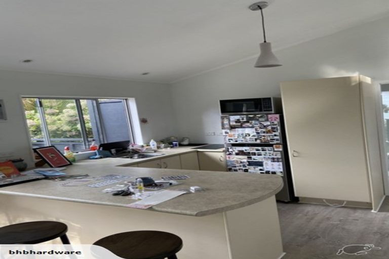 Photo of property in 128 Otitori Bay Road, Titirangi, Auckland, 0604