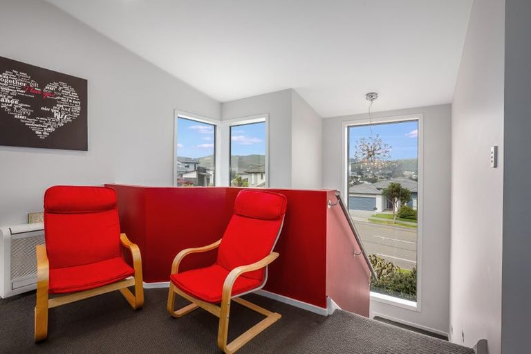 Photo of property in 98 Aotea Drive, Aotea, Porirua, 5024