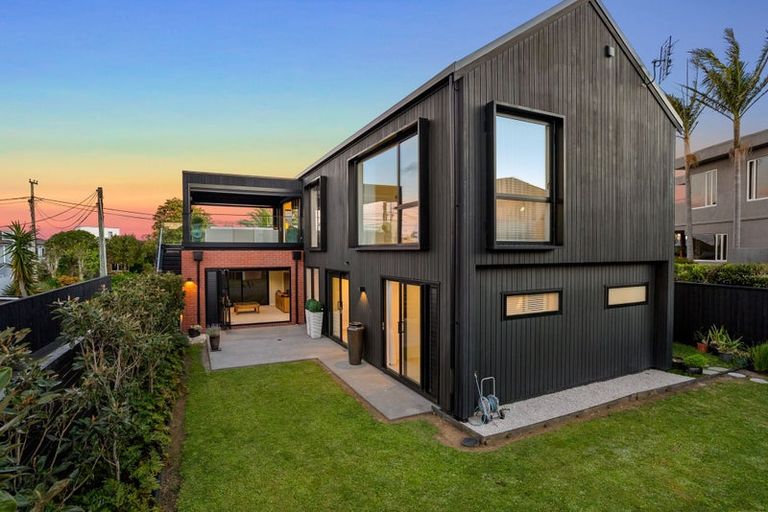 Photo of property in 10 Vaughan Crescent, Murrays Bay, Auckland, 0630