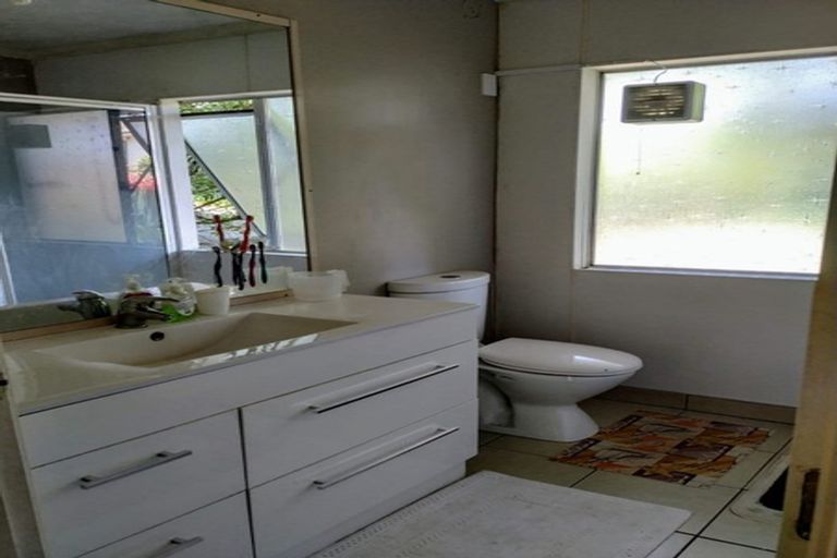 Photo of property in 1/83 Mcleod Road, Te Atatu South, Auckland, 0610