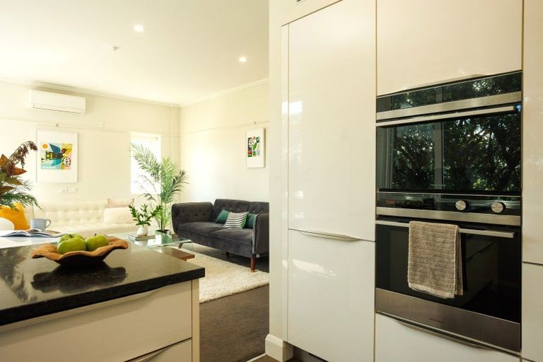 Photo of property in Fountain Court, 13/48 Oriental Parade, Oriental Bay, Wellington, 6011
