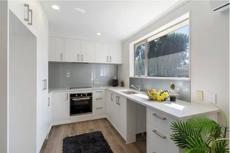 Photo of property in 23 Piriti Place, Weymouth, Auckland, 2103