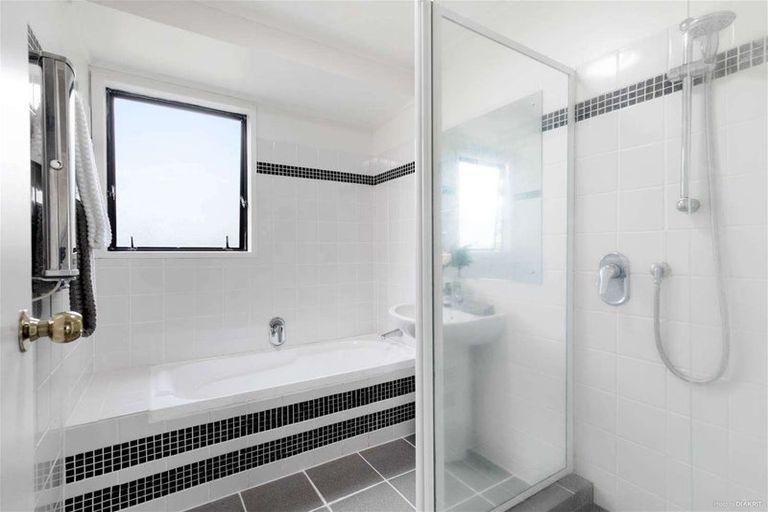 Photo of property in 24 Seon Place, Birkdale, Auckland, 0626