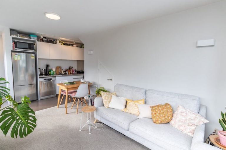 Photo of property in 17u2 Nairn Street, Mount Cook, Wellington, 6011