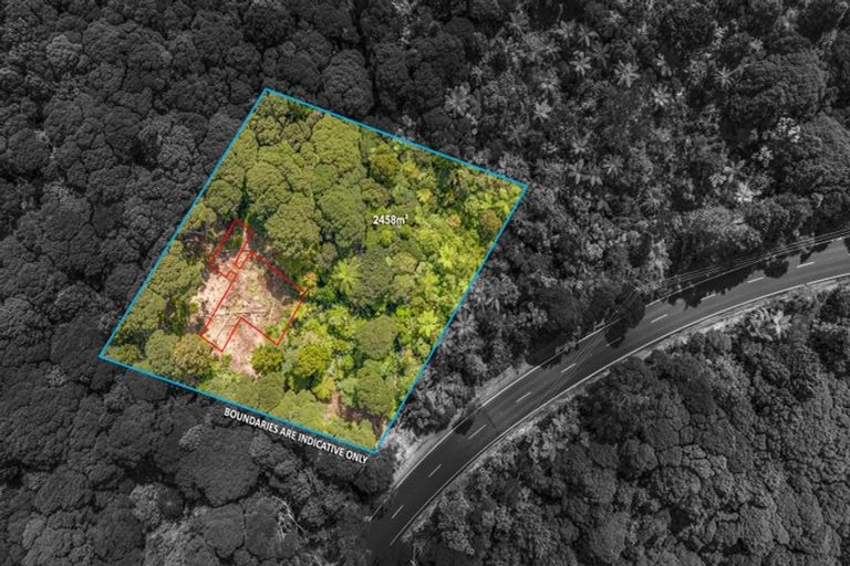 Photo of property in 252 Piha Road, Piha, 0772