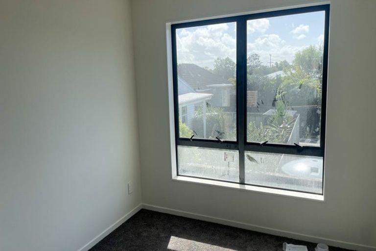 Photo of property in 3/5 Hikurangi Street, Te Atatu Peninsula, Auckland, 0610