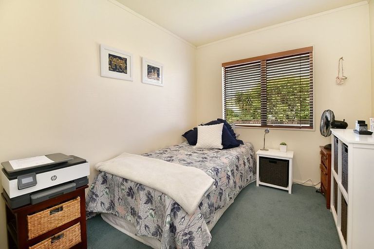 Photo of property in 2/8 Knott Road, Stanmore Bay, Whangaparaoa, 0932