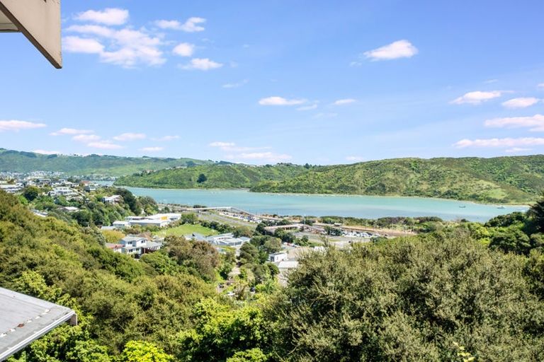 Photo of property in 4 Kahu Road, Paremata, Porirua, 5024