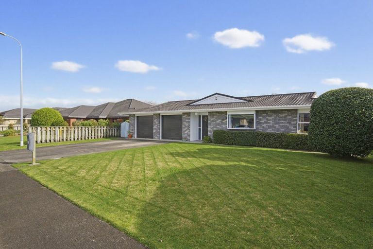 Photo of property in 16 Easton Way, Levin, 5510