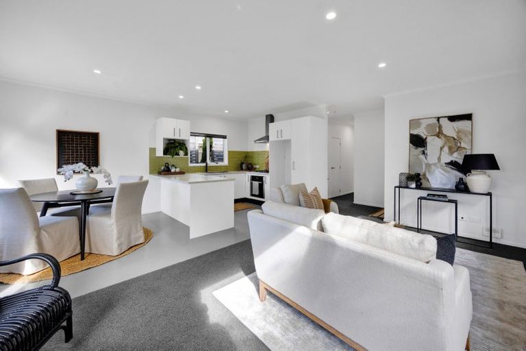 Photo of property in 308 Mangorei Road, Merrilands, New Plymouth, 4312