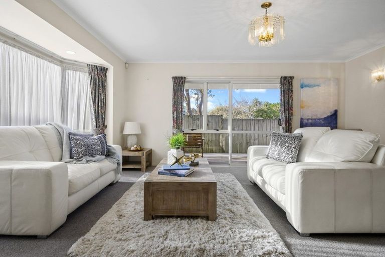 Photo of property in 1/33 Mellons Bay Road, Mellons Bay, Auckland, 2014
