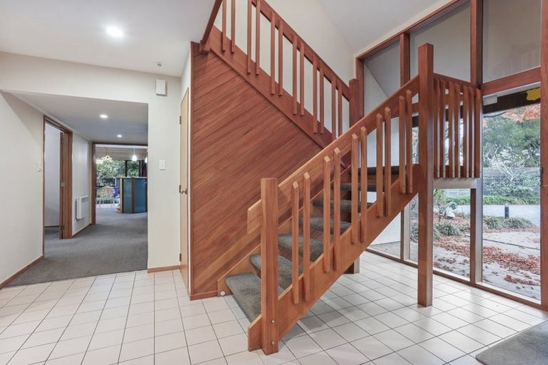 Photo of property in 5 Abbotts Place, Avonhead, Christchurch, 8042