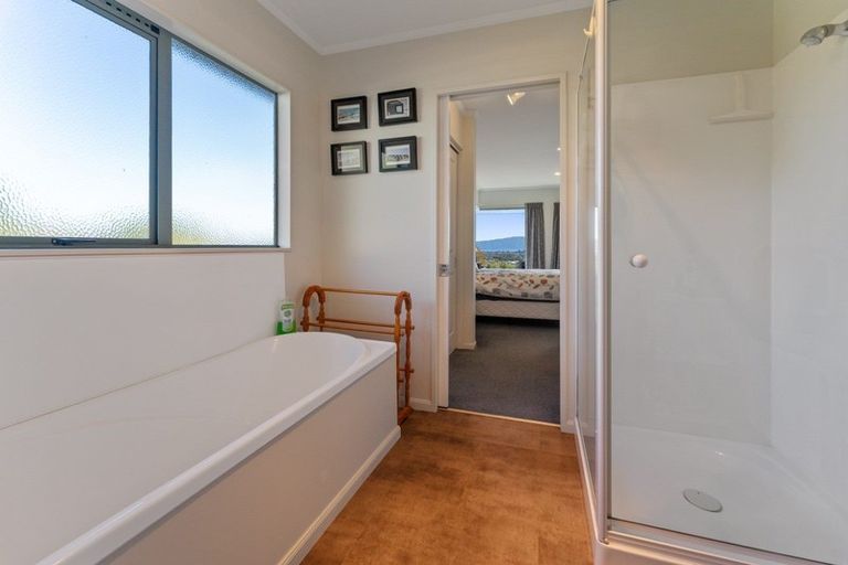Photo of property in 49a Kakariki Grove, Waikanae, 5036