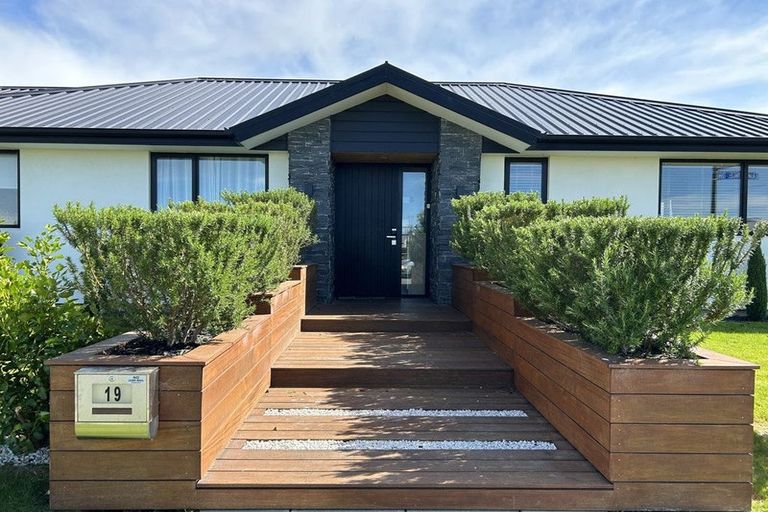 Photo of property in 19 Lawrence Drive, Rolleston, 7614