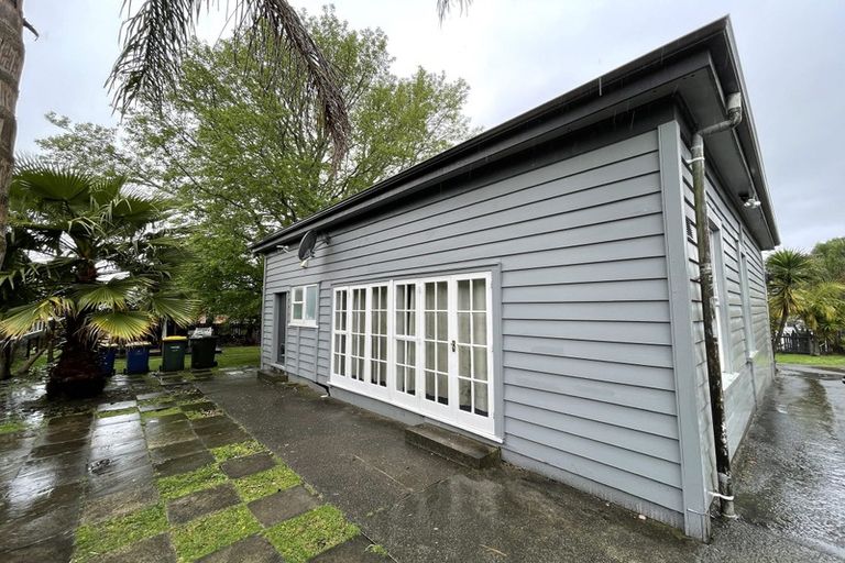 Photo of property in 44 Lynwood Road, New Lynn, Auckland, 0600
