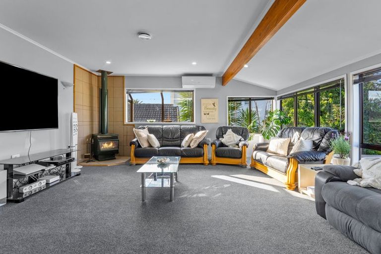 Photo of property in 34 Spinnaker Drive, Te Atatu Peninsula, Auckland, 0610