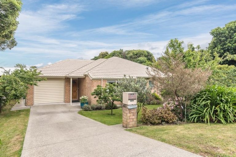 Photo of property in 4 Kaikomako Road, Waikanae, 5036