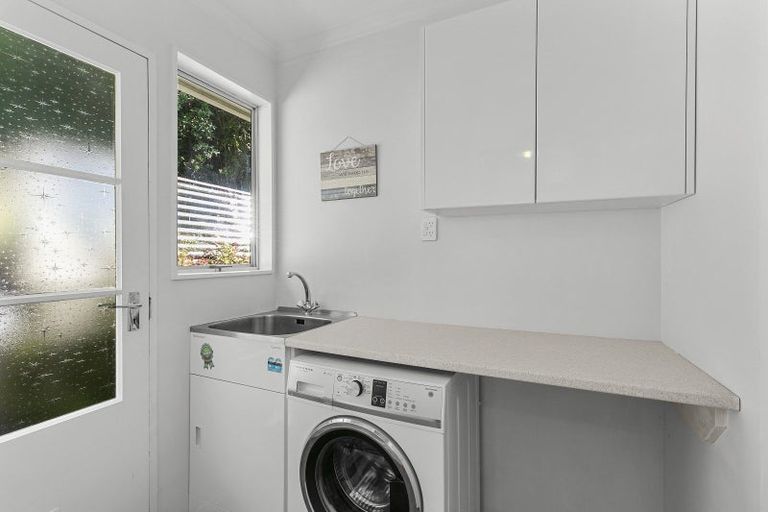 Photo of property in 3 Lomond Street, Newlands, Wellington, 6037