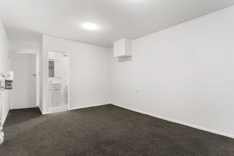 Photo of property in 47 Huka Road, Birkenhead, Auckland, 0626