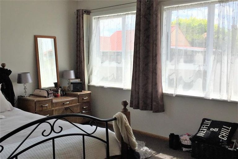 Photo of property in 27 Albert Street, Palmerston North, 4414