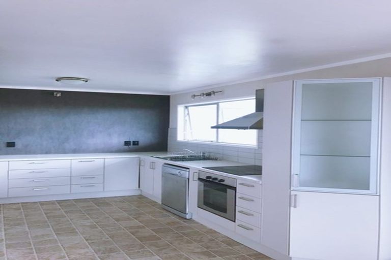 Photo of property in 2/2 Girrahween Drive, Totara Vale, Auckland, 0629