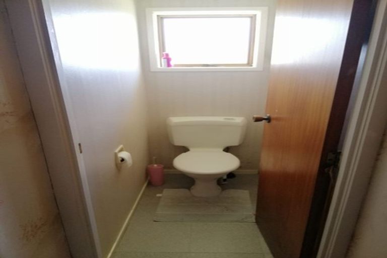 Photo of property in 1/40 Halberg Street, Glenfield, Auckland, 0629