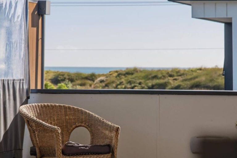 Photo of property in 988 Papamoa Beach Road, Papamoa Beach, Papamoa, 3118