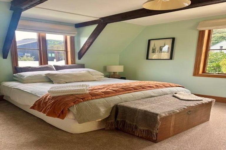 Photo of property in 15 Whiorau Grove, Lowry Bay, Lower Hutt, 5013