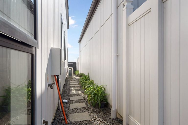 Photo of property in 18 Mata Road, Massey, Auckland, 0614