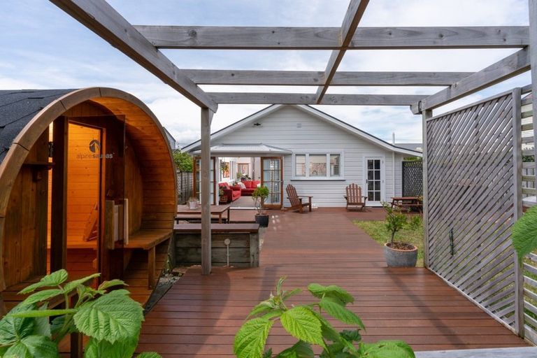 Photo of property in 45 Puru Crescent, Lyall Bay, Wellington, 6022