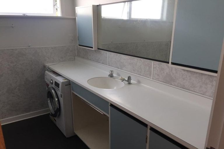 Photo of property in 55 Huntingdon Street, Northland, Wellington, 6012