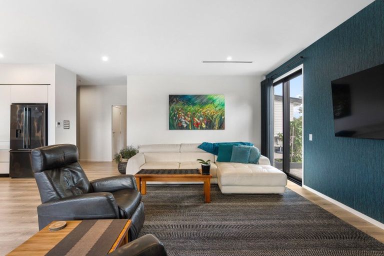 Photo of property in 121 Charleston Avenue, Whangamata, 3620