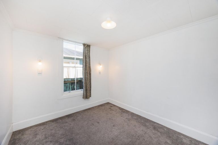 Photo of property in 21 Edgeware Road, Palmerston North, 4410