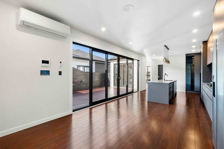 Photo of property in 29 Cara Avenue, Kumeu, 0810