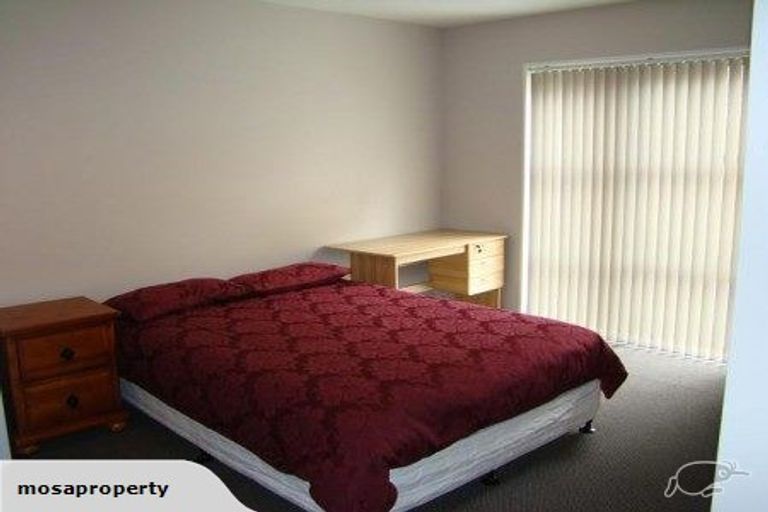 Photo of property in 100 Rattray Street, Riccarton, Christchurch, 8041